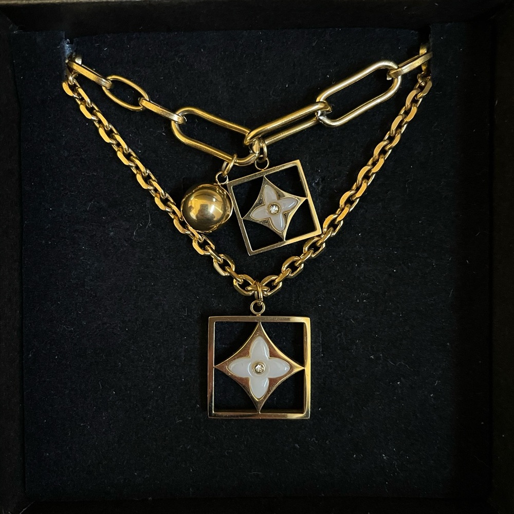Louis Vuitton necklace&bracelet non authenticated